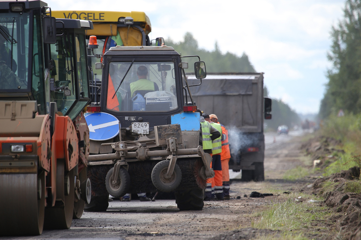 Работы по обеспыливанию дорог стартуют в Вологодской области.