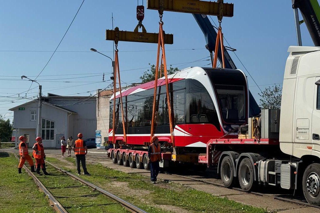 Вторая партия новых экологичных трамваев прибыла в Череповец.