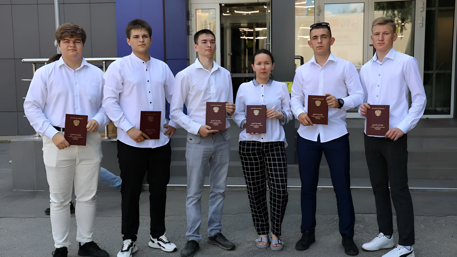 450 выпускников «Профессионалитета» на Вологодчине получили дипломы.