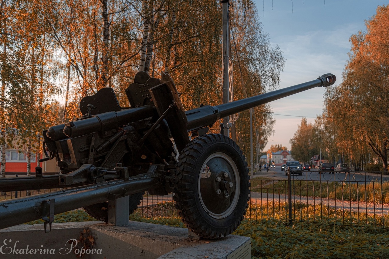 В рамках программы «Формирование комфортной городской среды» национального проекта «Жилье и городская среда», по итогам публичных слушаний и заявлений граждан, в Кичменгско-Городецком районе были проведены работы по благоустройству сквера..