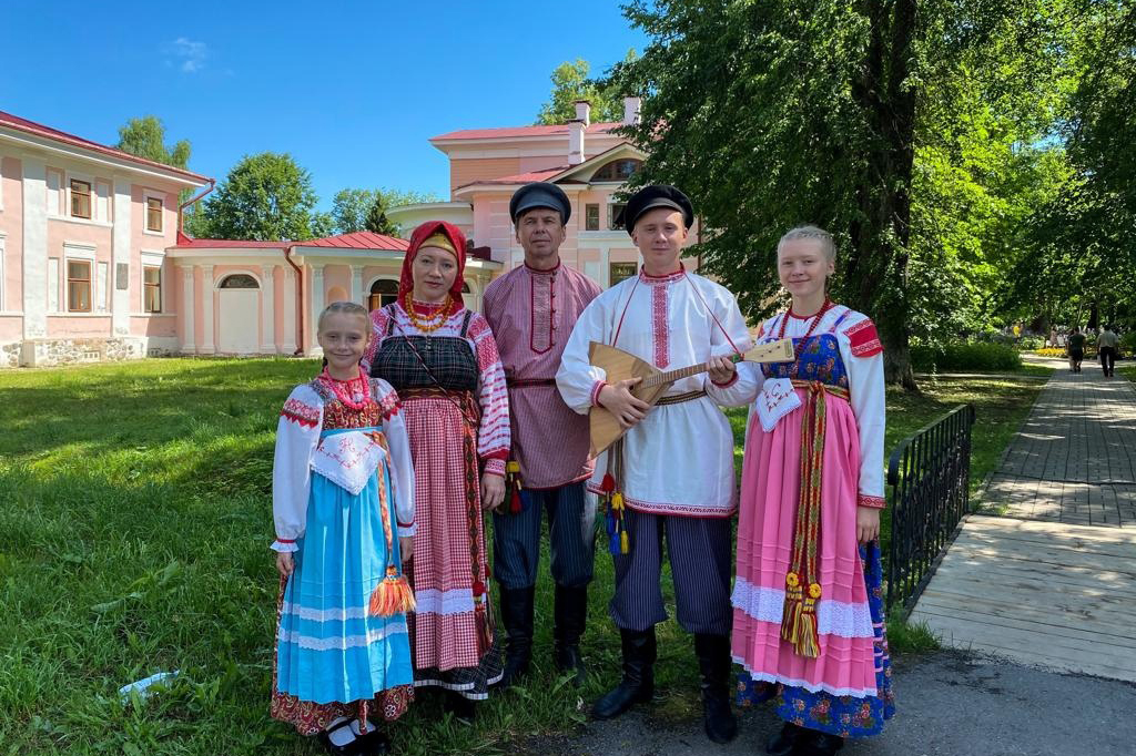 Семья Семёновых из Нюксеницы победила во Всероссийском конкурсе «Семья года».