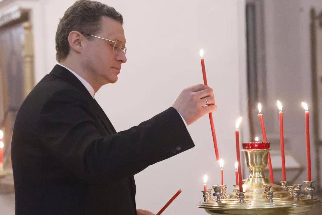 Георгий Филимонов посетил первое пасхальное богослужение в восстановленном храме Димитрия Солунского в Вологодском округе.