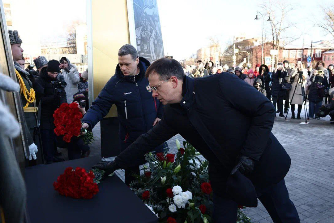 На привокзальной площади в Вологде открыли стелу «Город трудовой доблести».