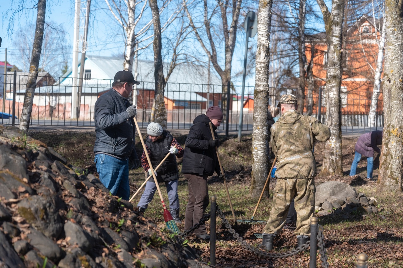 Продолжаются мероприятия по благоустройству территорий в Кичменгско-Городецком муниципальном округе.