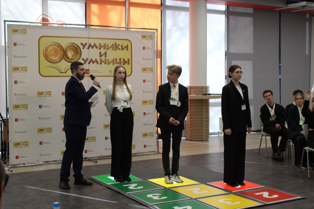 Шесть вологодских школьников примут участие в телевизионной гуманитарной олимпиаде «Умницы и умники».