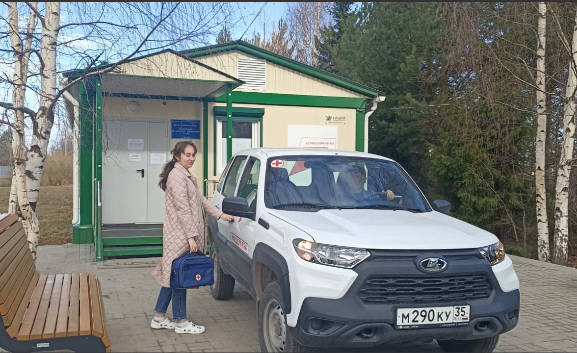 Медицинские организации в районах и округах Вологодской области получили 24 новых санитарных автомобиля.