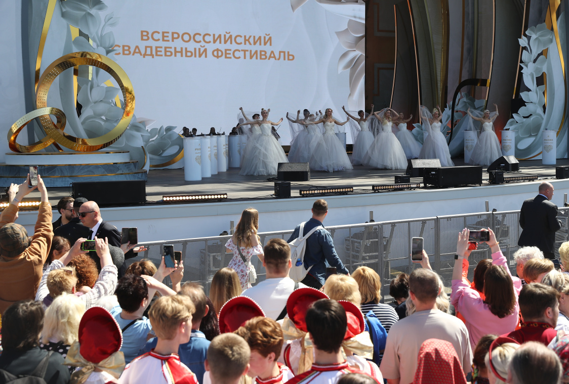 Будущих молодоженов Вологодской области приглашают на Всероссийский свадебный фестиваль.
