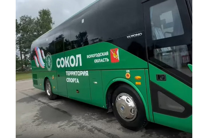 Первый автобус для перевозки спортсменов передали в Сокольский округ по программе врио Губернатора.