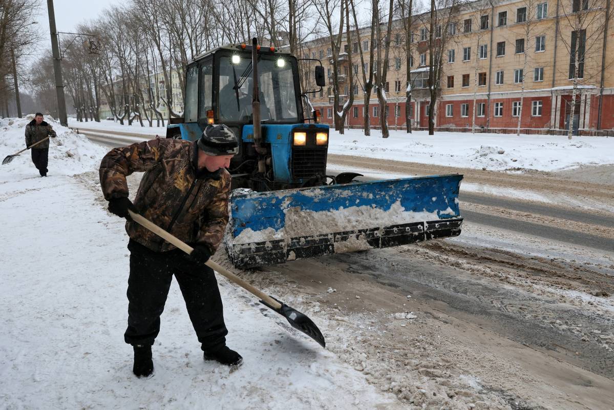 Трактористов, машинистов и рабочих приглашают в команду «Зеленстроя».