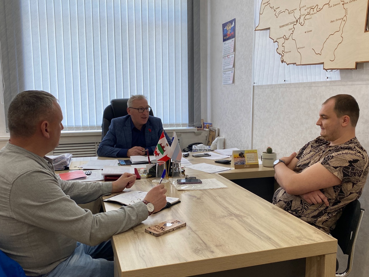 Глава округа Сергей Ордин провёл рабочую встречу с общественным уполномоченным губернатора Вологодской области и членом Общественного совета при губернаторе по нашему муниципалитету..