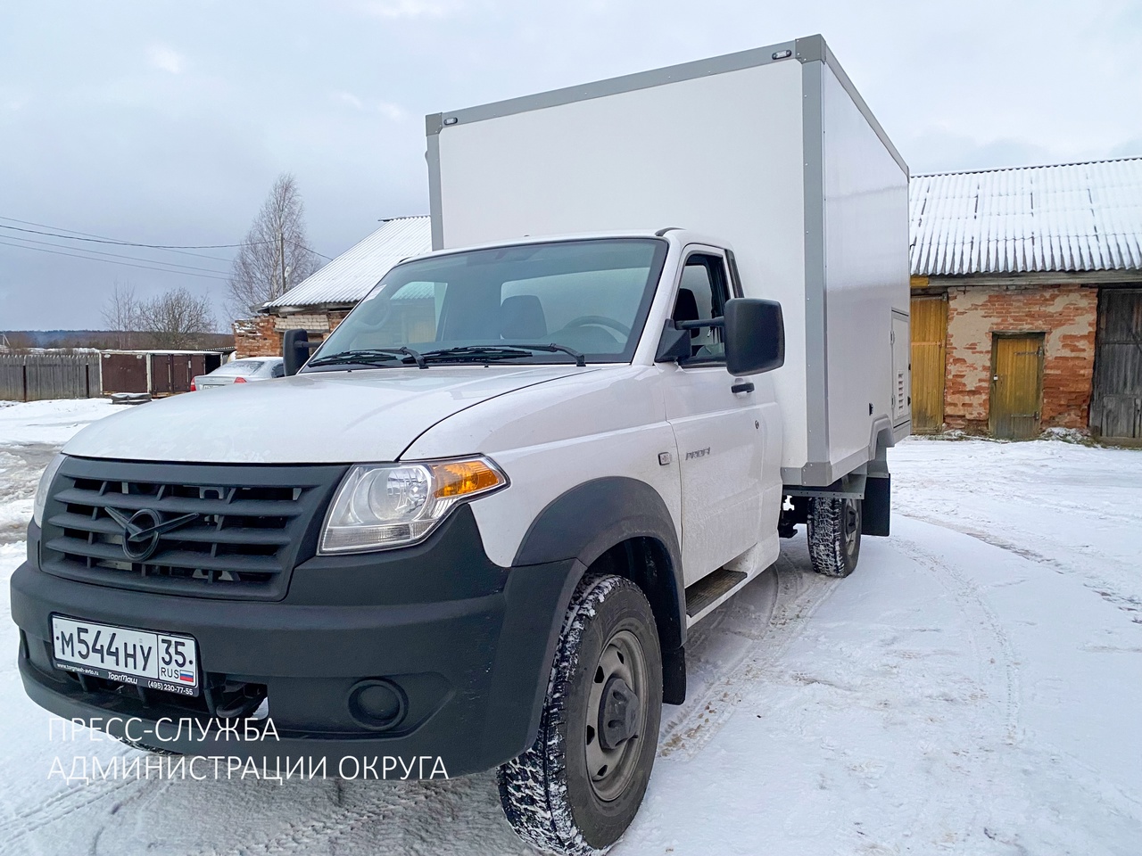 Новый транспорт появился в Кичменгско-Городецком районном союзе потребительских обществ. Водитель со стажем, Шиловский Николай Александрович, доволен рабочим транспортом..