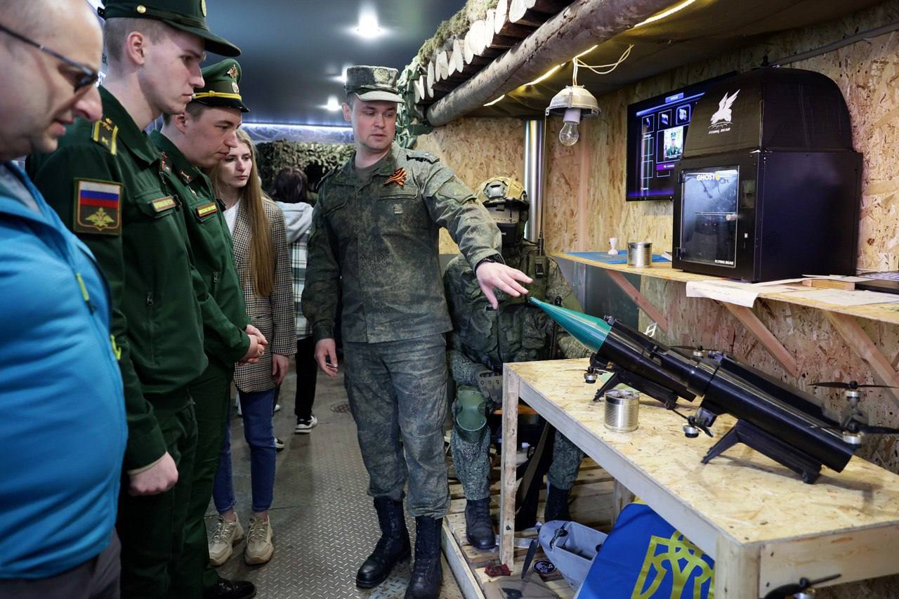 В Вологду приехал поезд с передвижной выставкой военной техники.