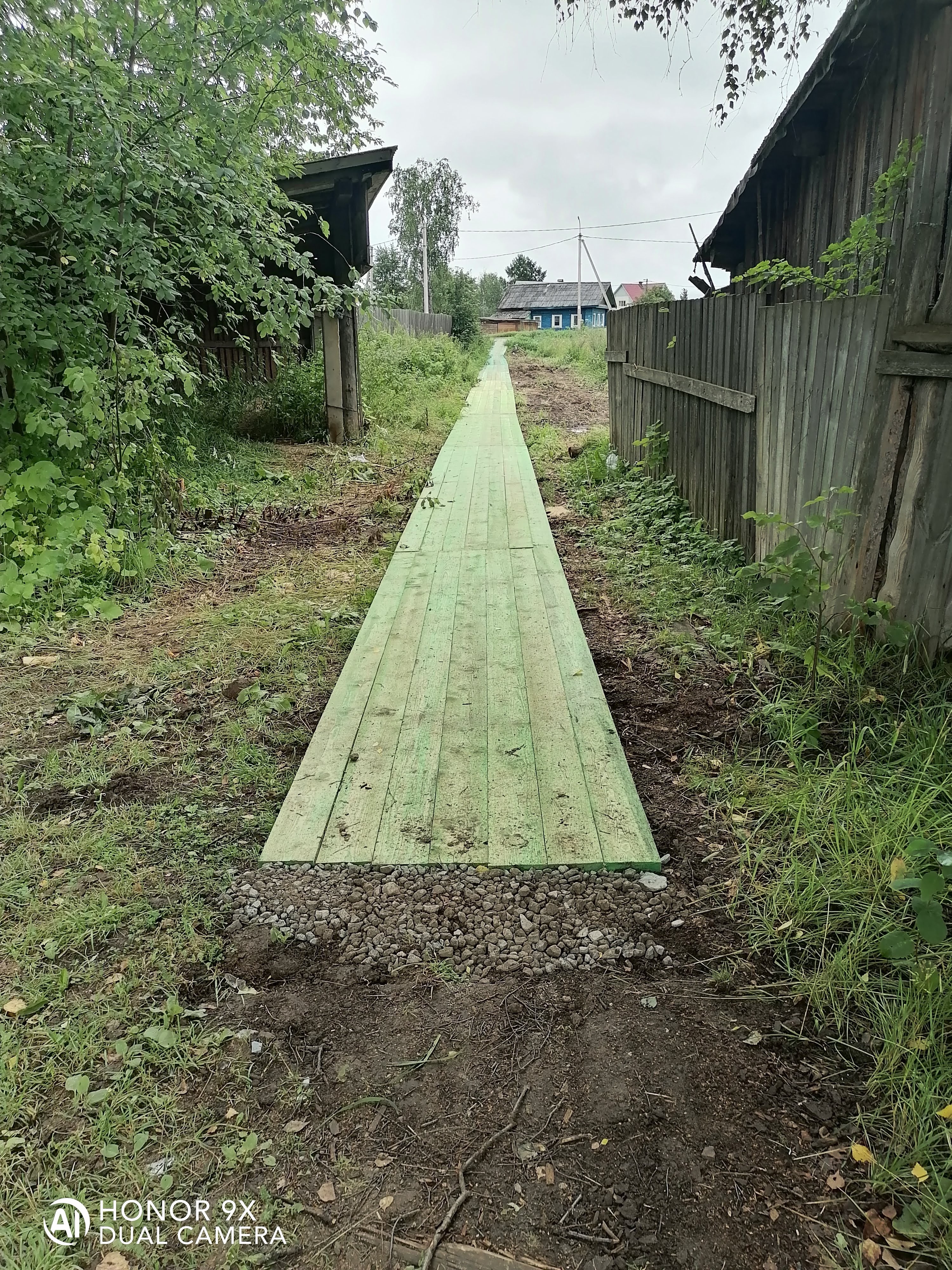 Ремонт тротуара в березовом парке.