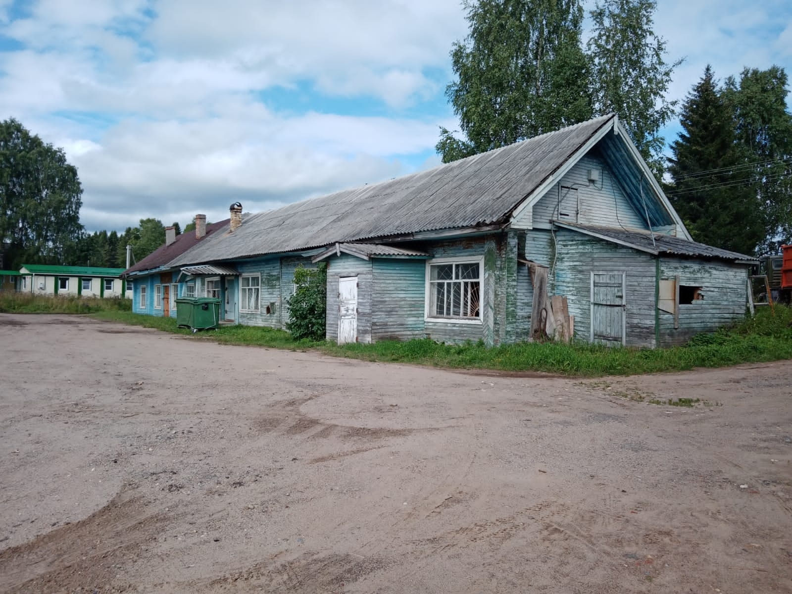 Cнос ветхих строений в с. Косково ул. Центральная д. 37.