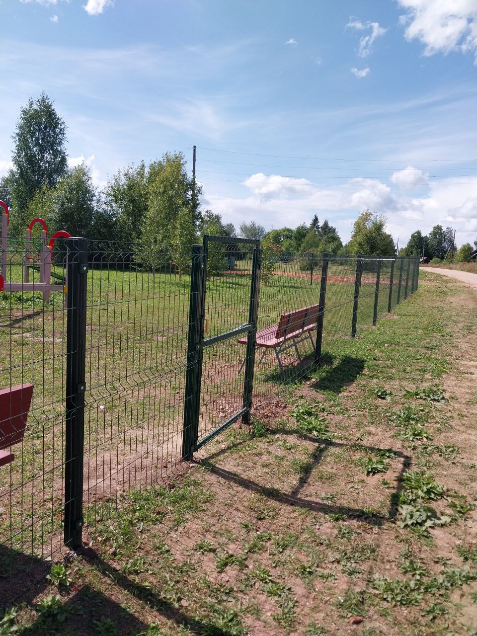 Устройство ограждения детской площадки в с.Сараево.