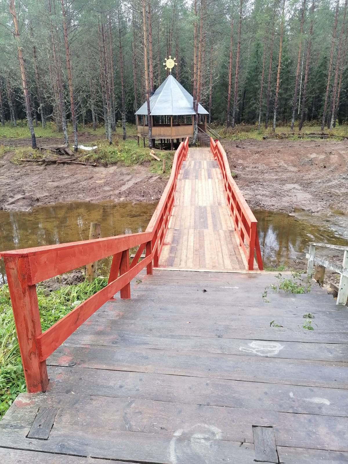 Устройство пешеходного «мостика желаний» через реку Пичуг в д.Еловино и освещение спуска стоимость проекта  — 1.369.422,47 руб..