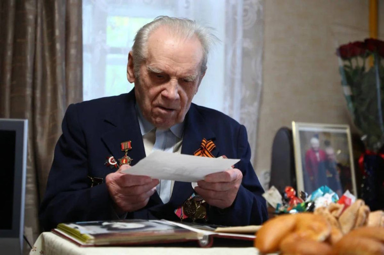«Сдаваться никогда нельзя»: 100 лет исполнилось сегодня ветерану войны Михаилу Трапезникову. «Сдаваться никогда нельзя»: 100 лет исполнилось сегодня ветерану войны Михаилу Трапезникову.