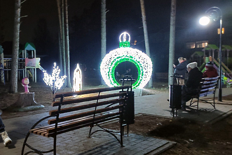 Дорогие кичменжане! Посмотрите какая красота появилась в сосновом парке на улице Заречная.. Дорогие кичменжане! Посмотрите какая красота появилась в сосновом парке на улице Заречная..