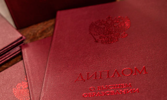 Дипломы выпускникам Президентской программы подготовки управленцев вручили в Правительстве области. Дипломы выпускникам Президентской программы подготовки управленцев вручили в Правительстве области.