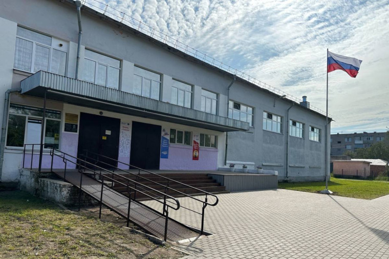 Более 60 миллионов рублей будет дополнительно выделено на ремонт Средней общеобразовательной школы №1 в Соколе. Более 60 миллионов рублей будет дополнительно выделено на ремонт Средней общеобразовательной школы №1 в Соколе.