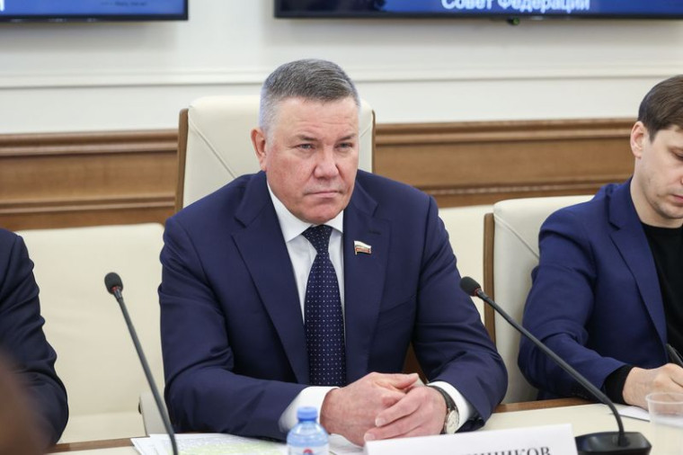 Олег Кувшинников провел первое рабочее совещание в новой должности по инициативе лесопользователей. Олег Кувшинников провел первое рабочее совещание в новой должности по инициативе лесопользователей.