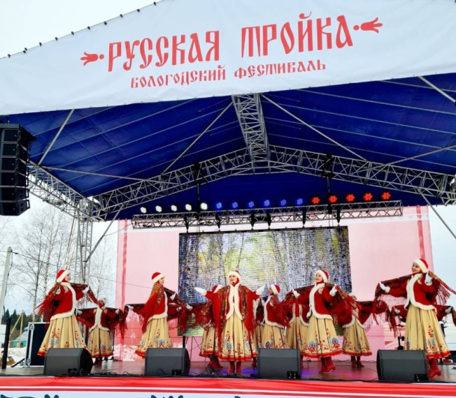 Лучшие гармонисты России сыграли для гостей и участников фестиваля «Русская тройка». Лучшие гармонисты России сыграли для гостей и участников фестиваля «Русская тройка».
