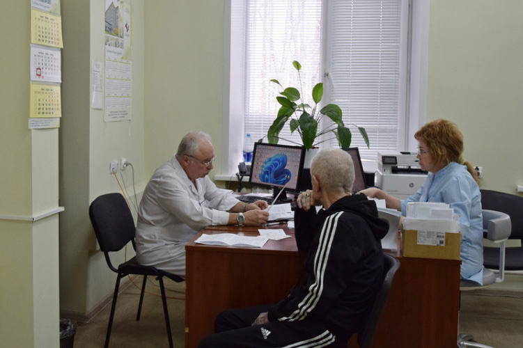 «Медицинский шаттл» из Белозерска прибыл в областную больницу № 2. «Медицинский шаттл» из Белозерска прибыл в областную больницу № 2.