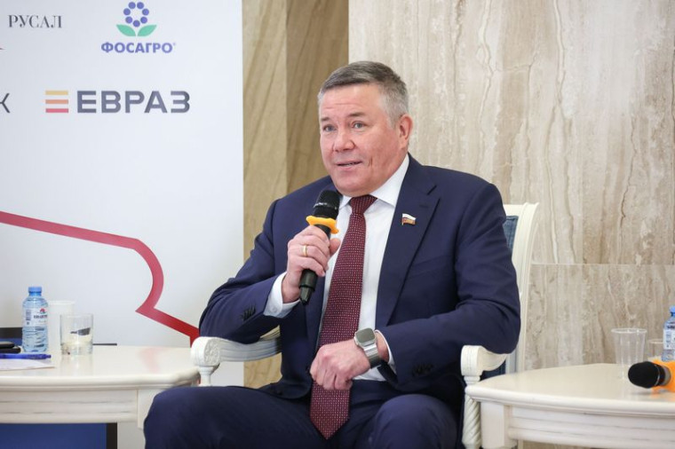 Олег Кувшинников: Укрепление здоровья работающего населения должно стать национальной идеей. Олег Кувшинников: Укрепление здоровья работающего населения должно стать национальной идеей.