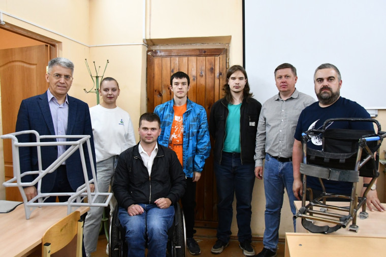 Лыжное кресло для людей с ОВЗ, изготовленное по проекту студента ВоГУ, передали для испытаний заказчику. Лыжное кресло для людей с ОВЗ, изготовленное по проекту студента ВоГУ, передали для испытаний заказчику.