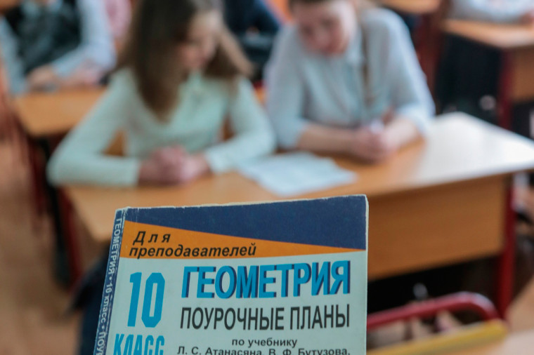 Подать заявление в 10 класс можно до 1 августа. Подать заявление в 10 класс можно до 1 августа.