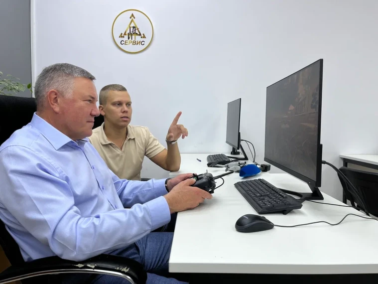 Сенатор РФ Олег Кувшинников приступил к обучению на оператора БПЛА. Сенатор РФ Олег Кувшинников приступил к обучению на оператора БПЛА.