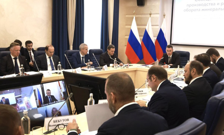 Георгий Филимонов и Дмитрий Патрушев обсудили оборот минеральных удобрений и вопрос снижения экспортных пошлин. Георгий Филимонов и Дмитрий Патрушев обсудили оборот минеральных удобрений и вопрос снижения экспортных пошлин.