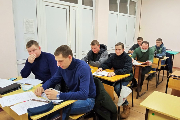 Проект «Заочный колледж» дает возможность вологжанам получить профессию без отрыва от работы. Проект «Заочный колледж» дает возможность вологжанам получить профессию без отрыва от работы.