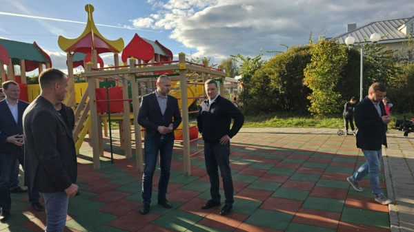 Благоустройство детской площадки в Монастырском саду в Вологде завершено досрочно. Благоустройство детской площадки в Монастырском саду в Вологде завершено досрочно.