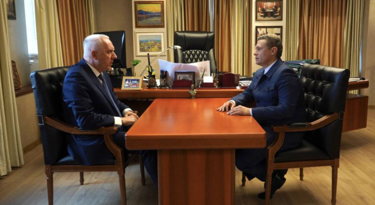 Полпред Президента РФ в СЗФО Александр Гуцан поддержал инициативы Вологодской области. Полпред Президента РФ в СЗФО Александр Гуцан поддержал инициативы Вологодской области.