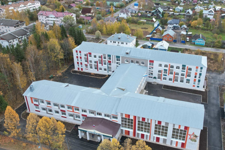 В Вологодской области завершено благоустройство территории Кирилловской средней школы. В Вологодской области завершено благоустройство территории Кирилловской средней школы.