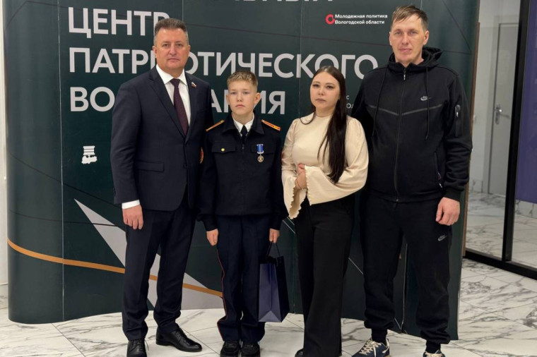 12-летний Мирослав Бабушкин из Вологодской области получил медаль Совета Федерации «За проявленное мужество». 12-летний Мирослав Бабушкин из Вологодской области получил медаль Совета Федерации «За проявленное мужество».