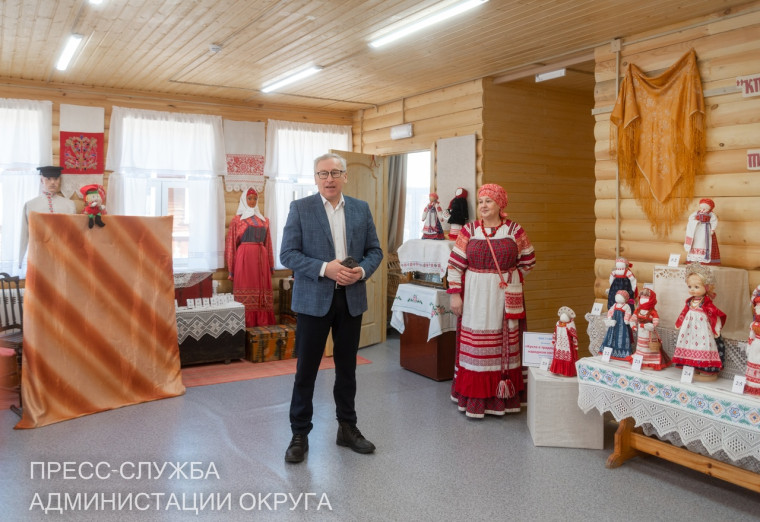 16 апреля в ЦТНК «Пересвет» села Кичменгский Городок прошел традиционный конкурс кукольниц-мастериц «Кто в куклы не играл-тот счастья не видал». 16 апреля в ЦТНК «Пересвет» села Кичменгский Городок прошел традиционный конкурс кукольниц-мастериц «Кто в куклы не играл-тот счастья не видал».