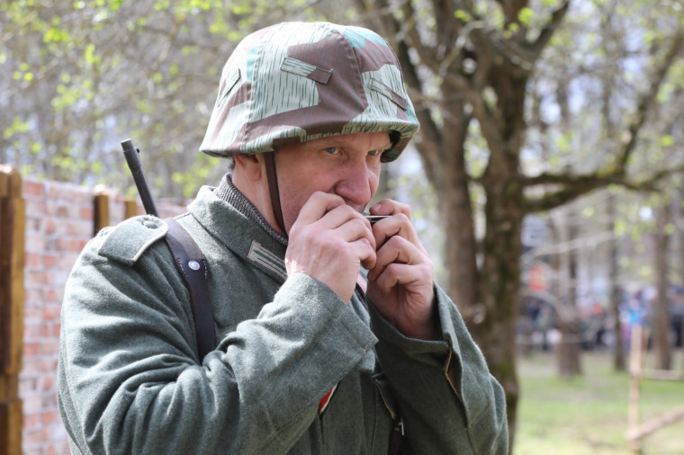 Один из эпизодов Великой Отечественной войны воссоздали сегодня военно-исторические реконструкторы в Вологде. Один из эпизодов Великой Отечественной войны воссоздали сегодня военно-исторические реконструкторы в Вологде.