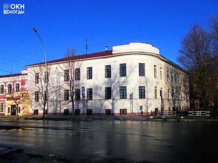 Порядка 30 дверей из Дома Батюшкова в Вологде восстановят реставраторы. Порядка 30 дверей из Дома Батюшкова в Вологде восстановят реставраторы.