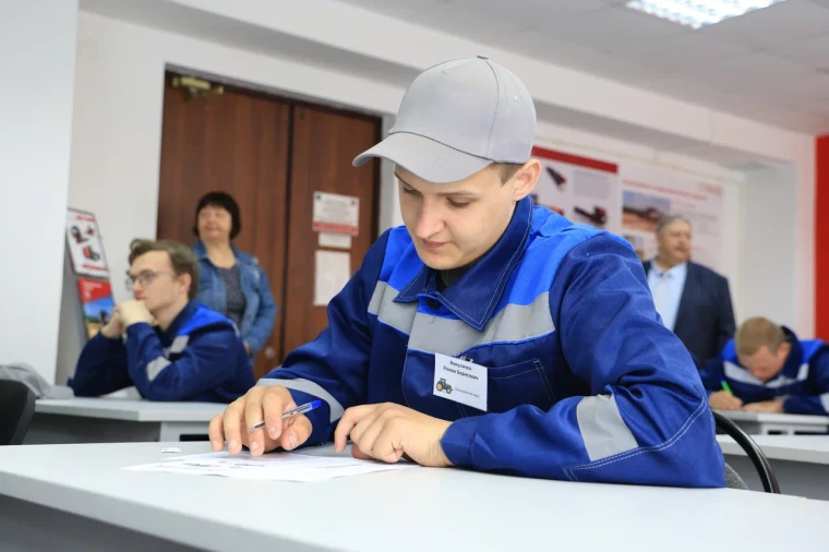 Лучшим молодым пахарем Вологодчины стал студент из Белозерска. Лучшим молодым пахарем Вологодчины стал студент из Белозерска.