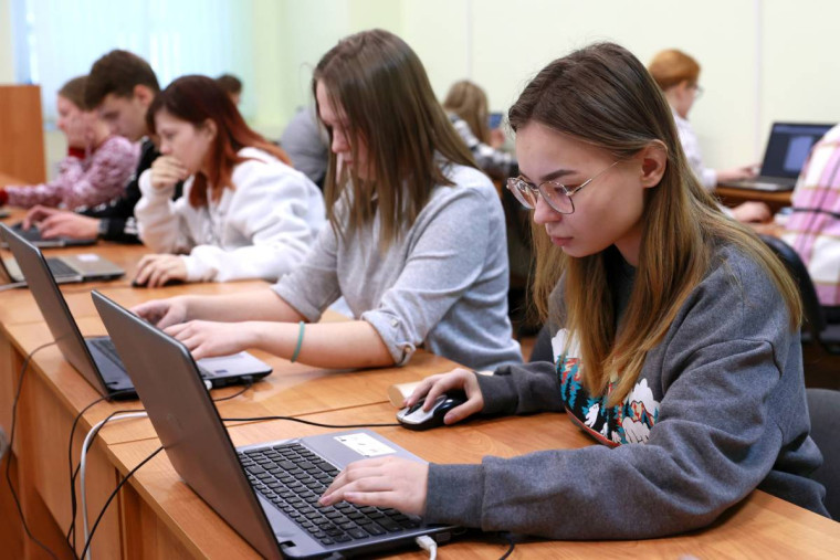 Более 3400 заявлений подали абитуриенты на ИТ-направления подготовки в вузы Вологодской области. Более 3400 заявлений подали абитуриенты на ИТ-направления подготовки в вузы Вологодской области.
