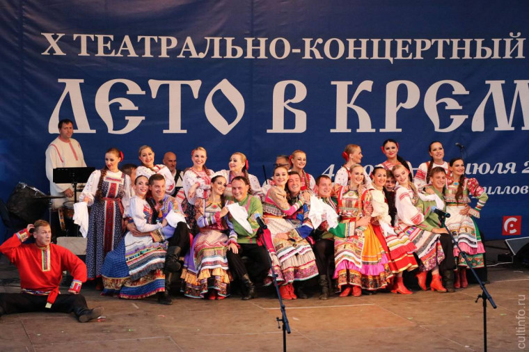 Более 4000 вологжан и гостей города посетили концерты и спектакли «Лета в Кремле». Более 4000 вологжан и гостей города посетили концерты и спектакли «Лета в Кремле».